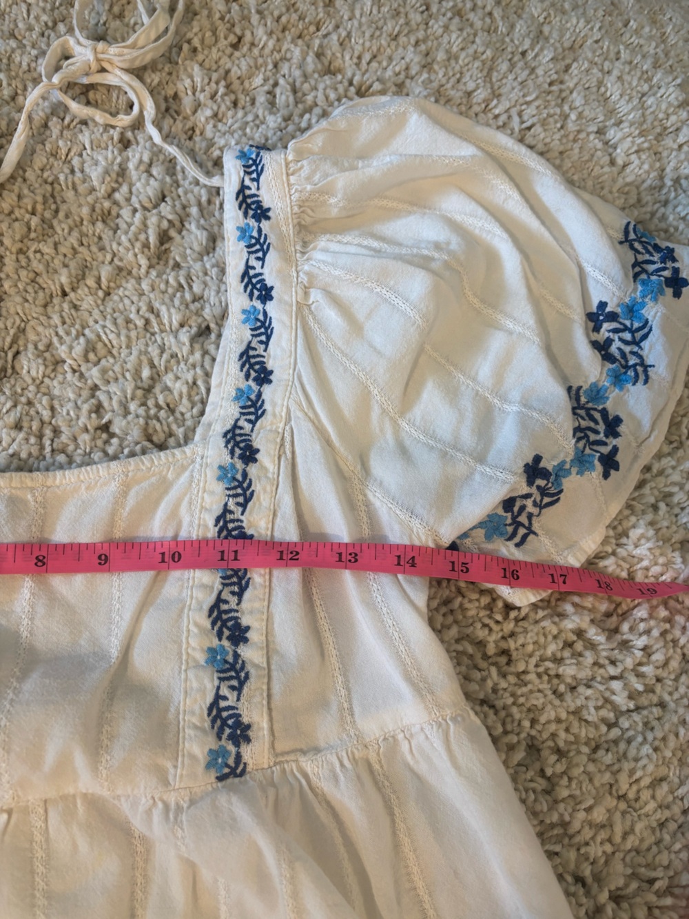 Old Navy White Blue Boho Peasant Embroidered Blouse Medium - Picture 6 of 7